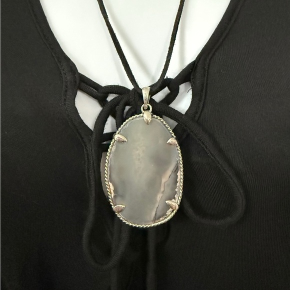 Elegant Silver Gemstone Pendant Necklace - Picture 1 of 1